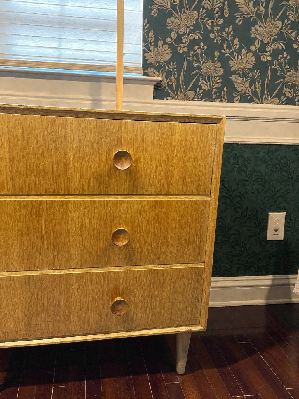 Meredew Mid-Century Dressing Table | 3 Drawer Chest with Mirror on Raised Legs