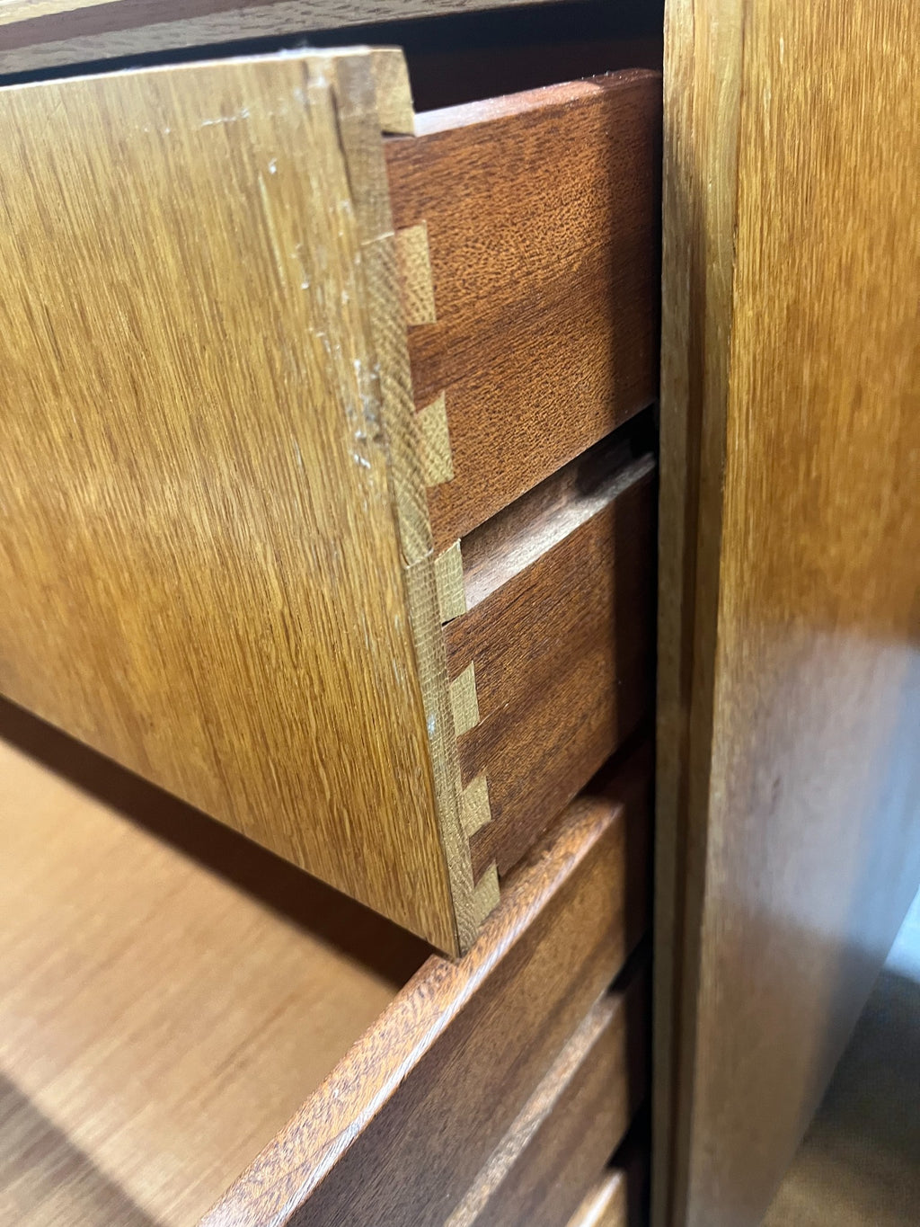 Meredew Mid-Century Dressing Table | 3 Drawer Chest with Mirror on Raised Legs