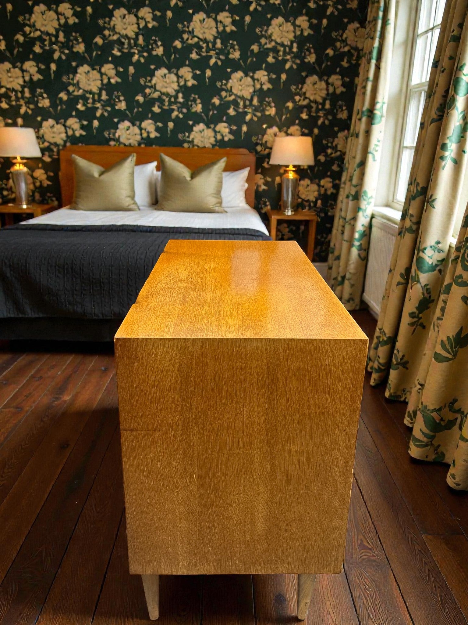 Meredew Mid-Century Dressing Table | 3 Drawer Chest with Mirror on Raised Legs