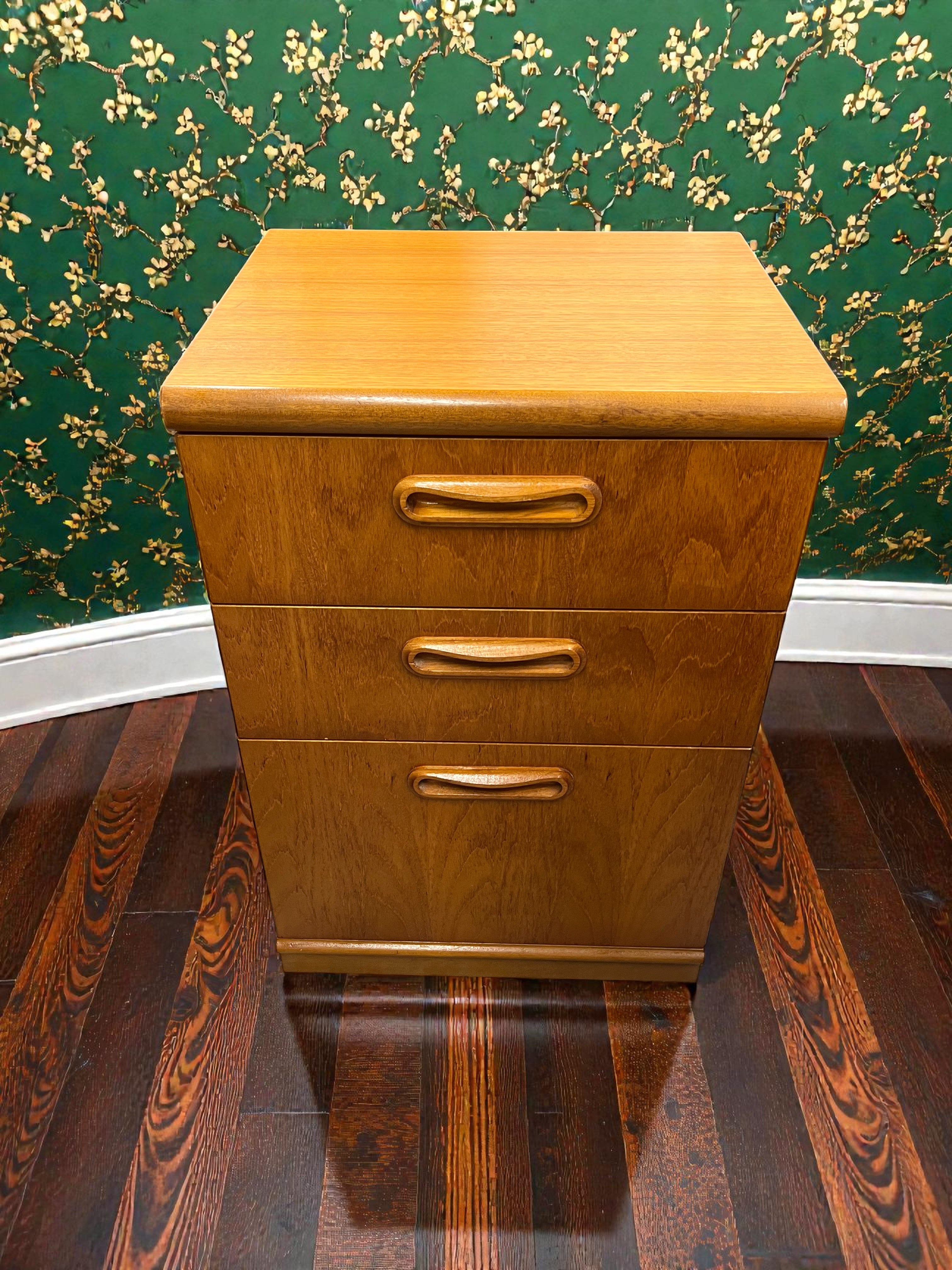 Meredew Mid-Century 3 Drawer Chest of Drawers – Vintage Retro Teak Bedside Unit