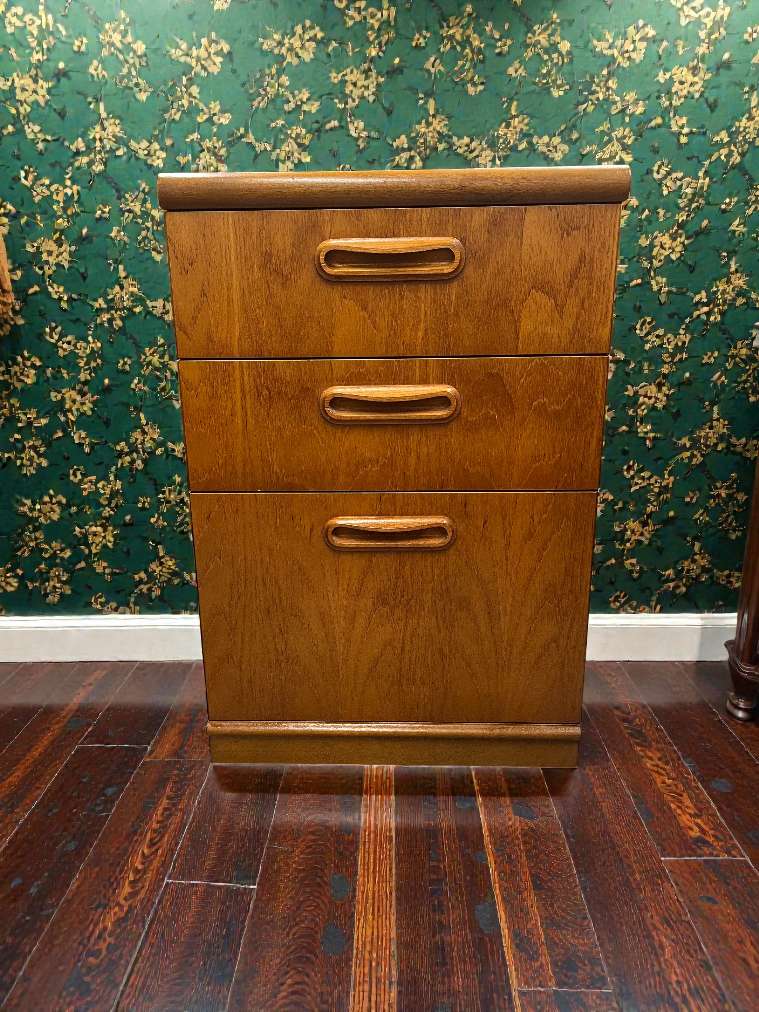Meredew Mid-Century 3 Drawer Chest of Drawers – Vintage Retro Teak Bedside Unit