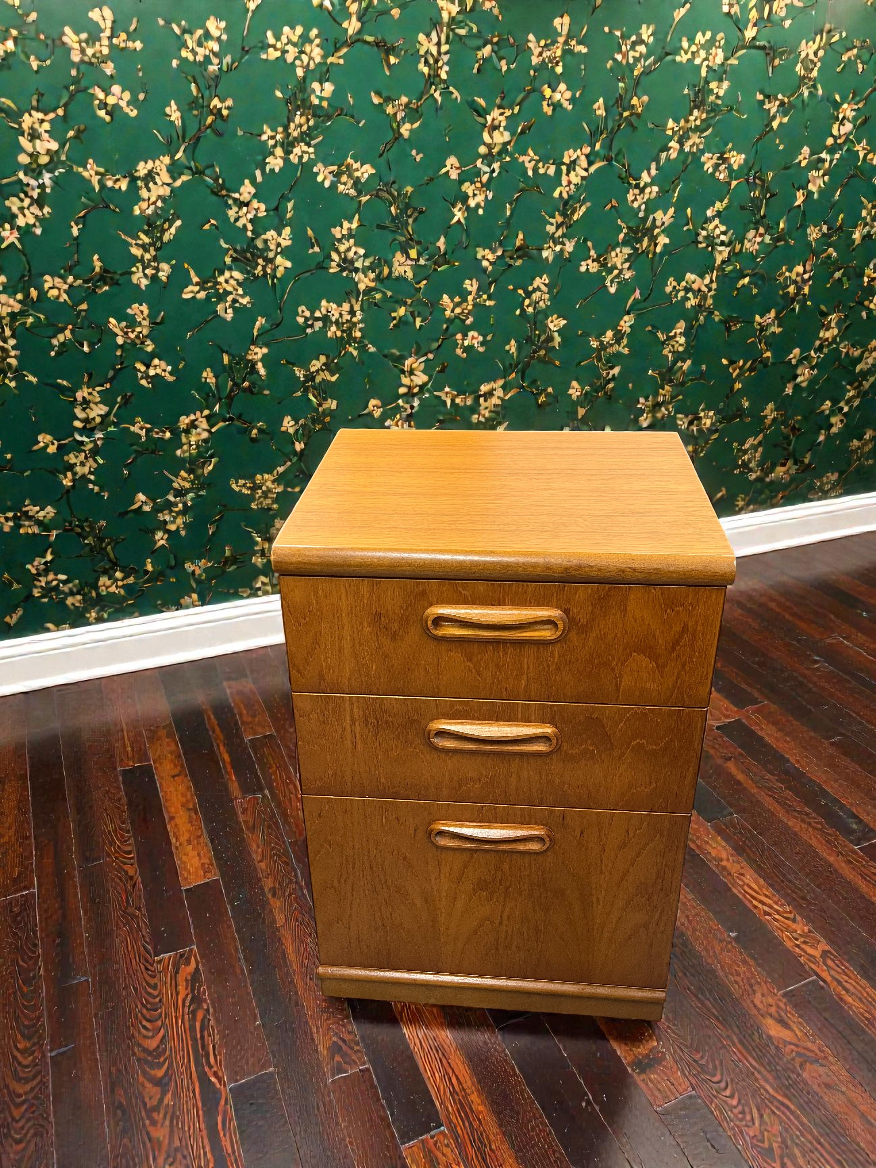 Meredew Mid-Century 3 Drawer Chest of Drawers – Vintage Retro Teak Bedside Unit