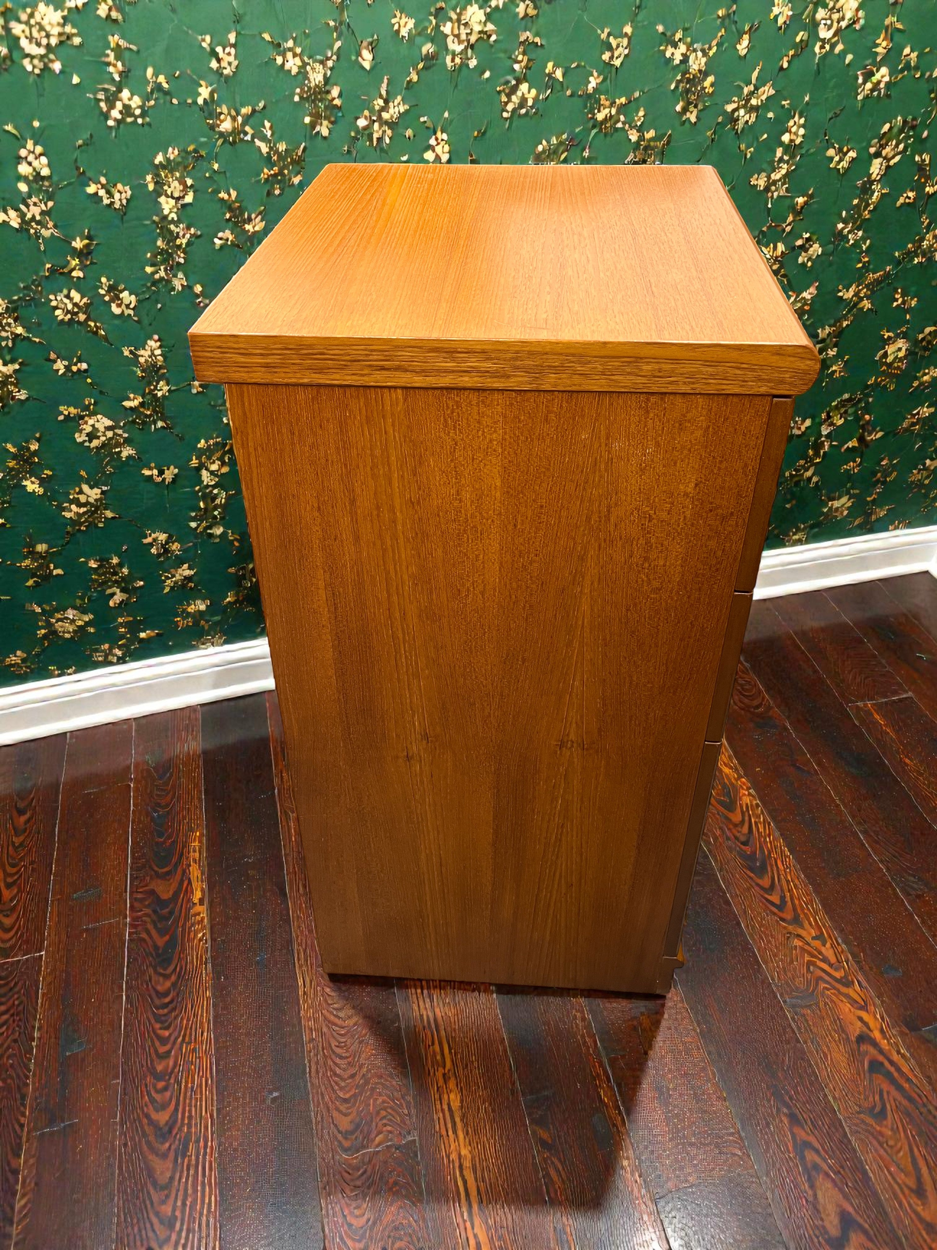 Meredew Mid-Century 3 Drawer Chest of Drawers – Vintage Retro Teak Bedside Unit