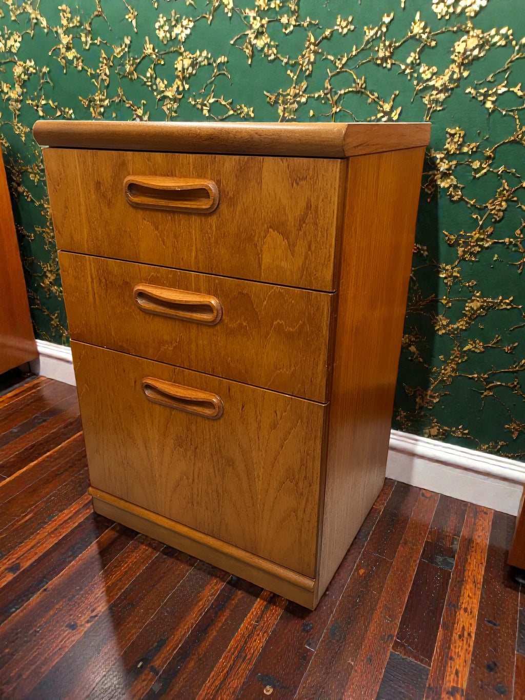 Meredew Mid-Century 3 Drawer Chest of Drawers – Vintage Retro Teak Bedside Unit